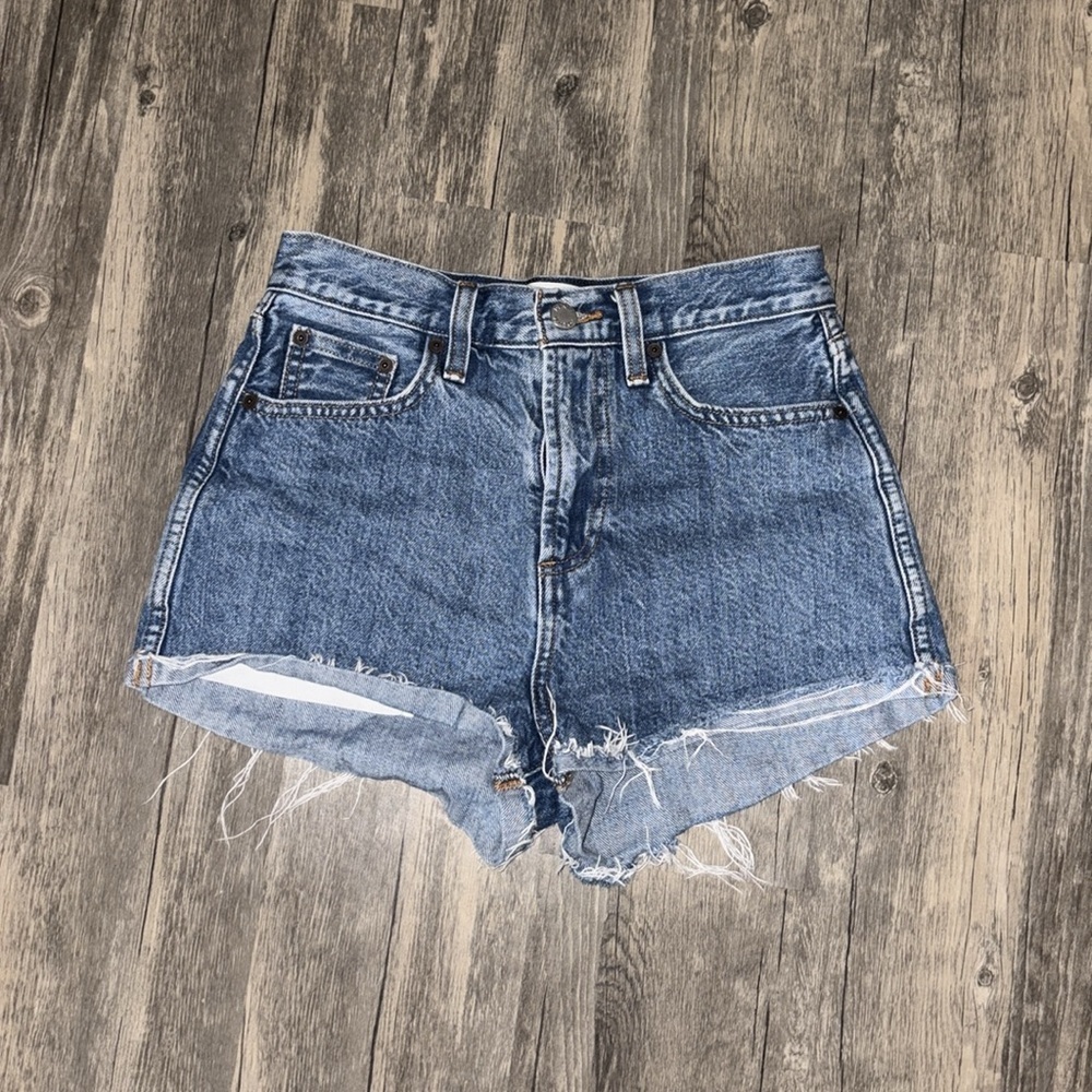 Aritizia Denim Forum The Farrah cheeky short size 25 - NWOT - Picture 4 of 8